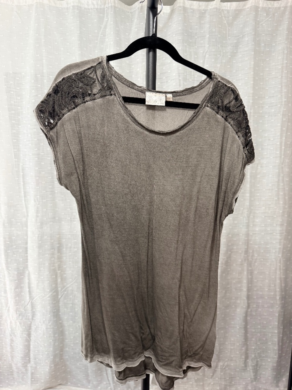 Dantelle T-Shirt with Lace Sleeves - XL